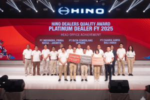 Dealer Hino Semarang, Duta Hino menerima penghargaan Platinum Dealer